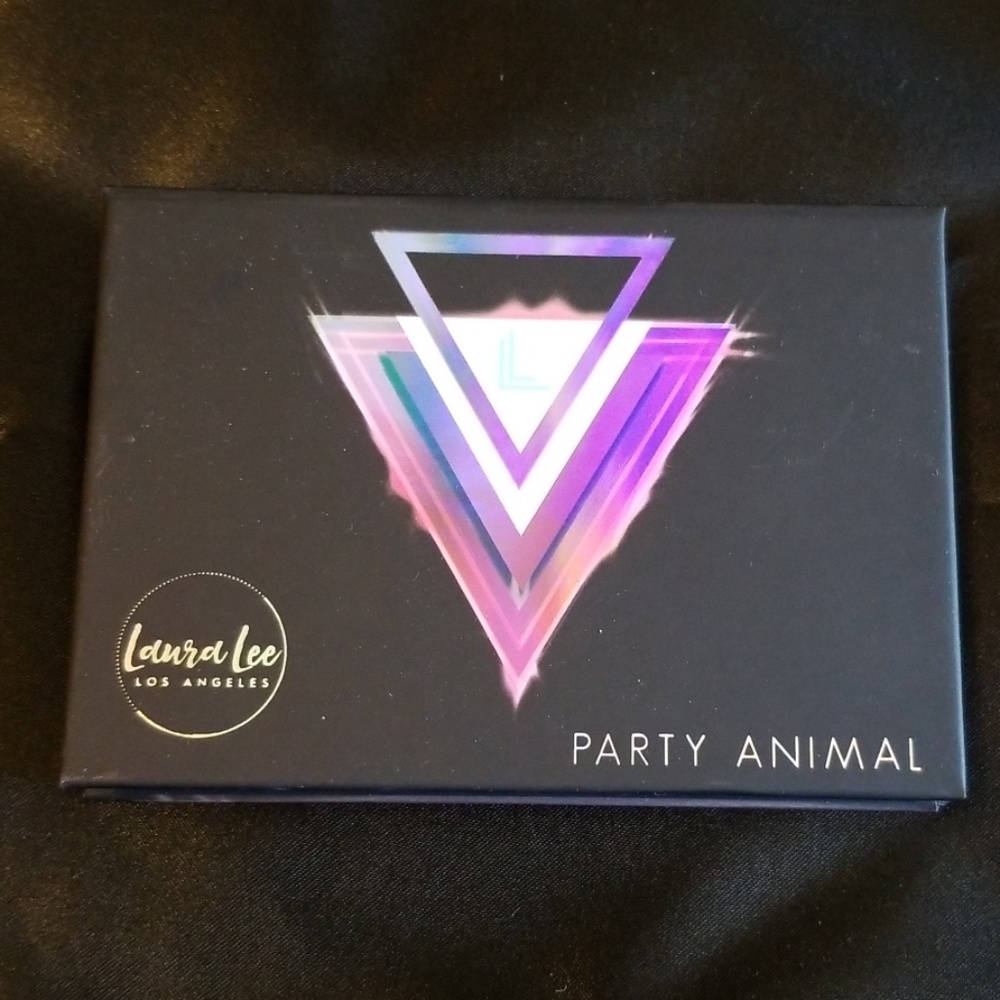 PARTY ANIMAL PRESSED PIGMENT PALETTE